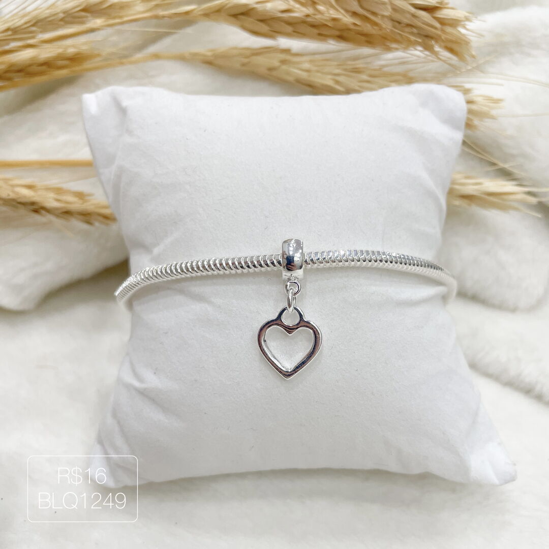 Berloque Coração Vazado G Pendurado Liso Prateado